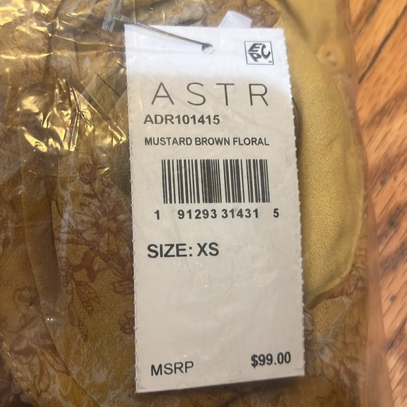 Astr the label floral print smocked waist dress in mustard brand new, in package - Picture 9 of 9